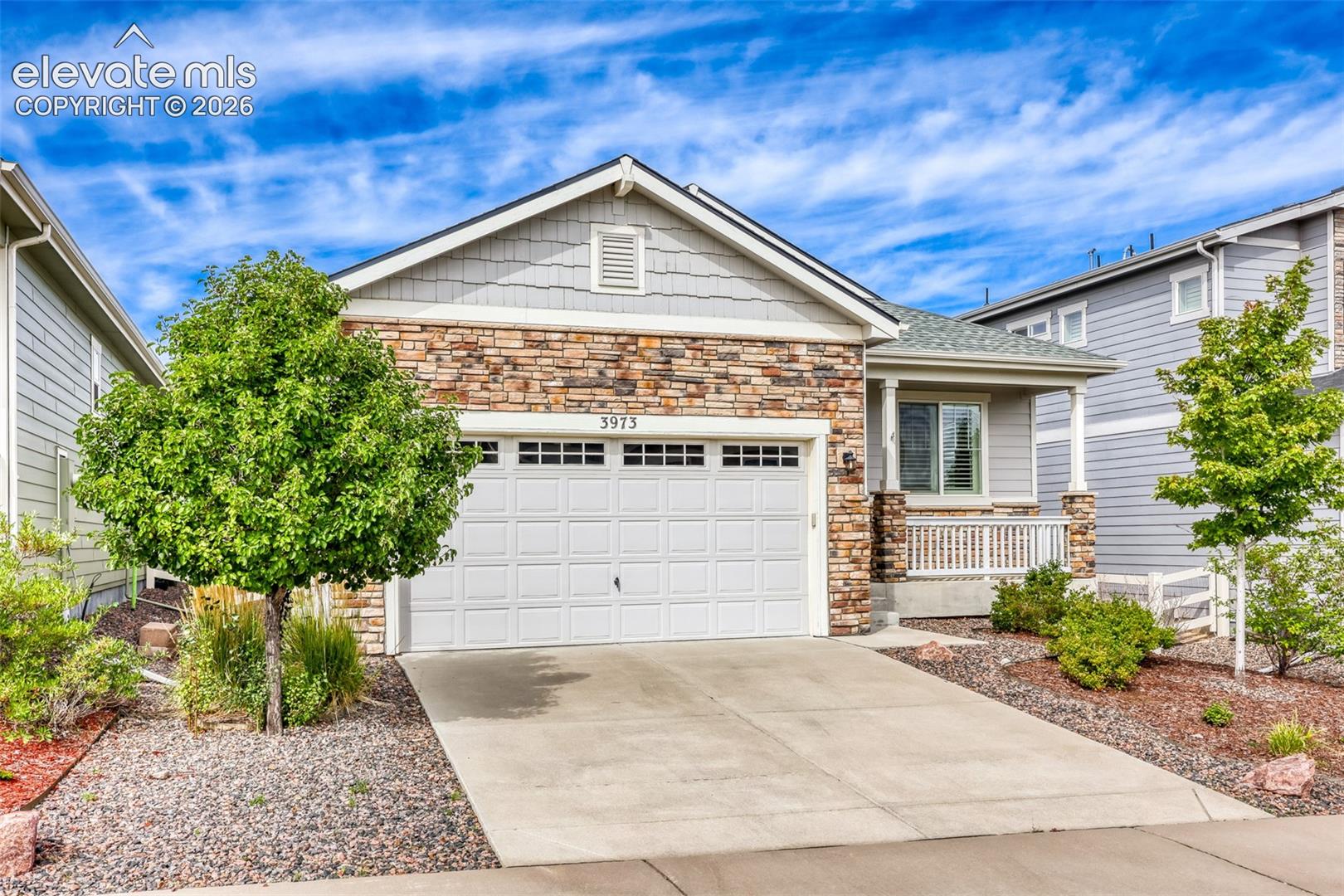 Listing photo 3 for 3973 John Court