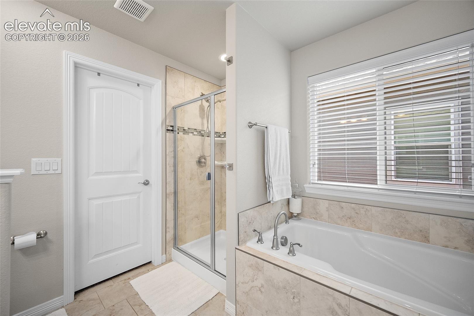 Listing photo 7 for 12832 Scenic Walk Drive