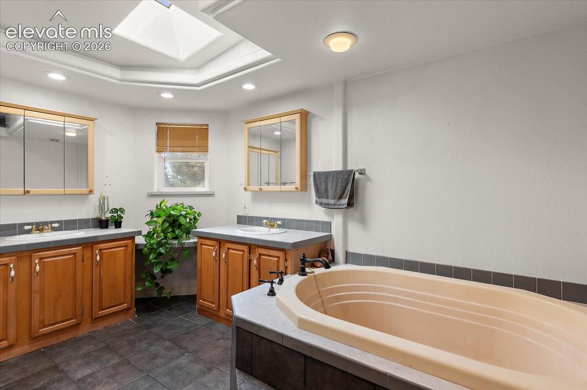 Listing photo 25 for 544 N Raymont Drive