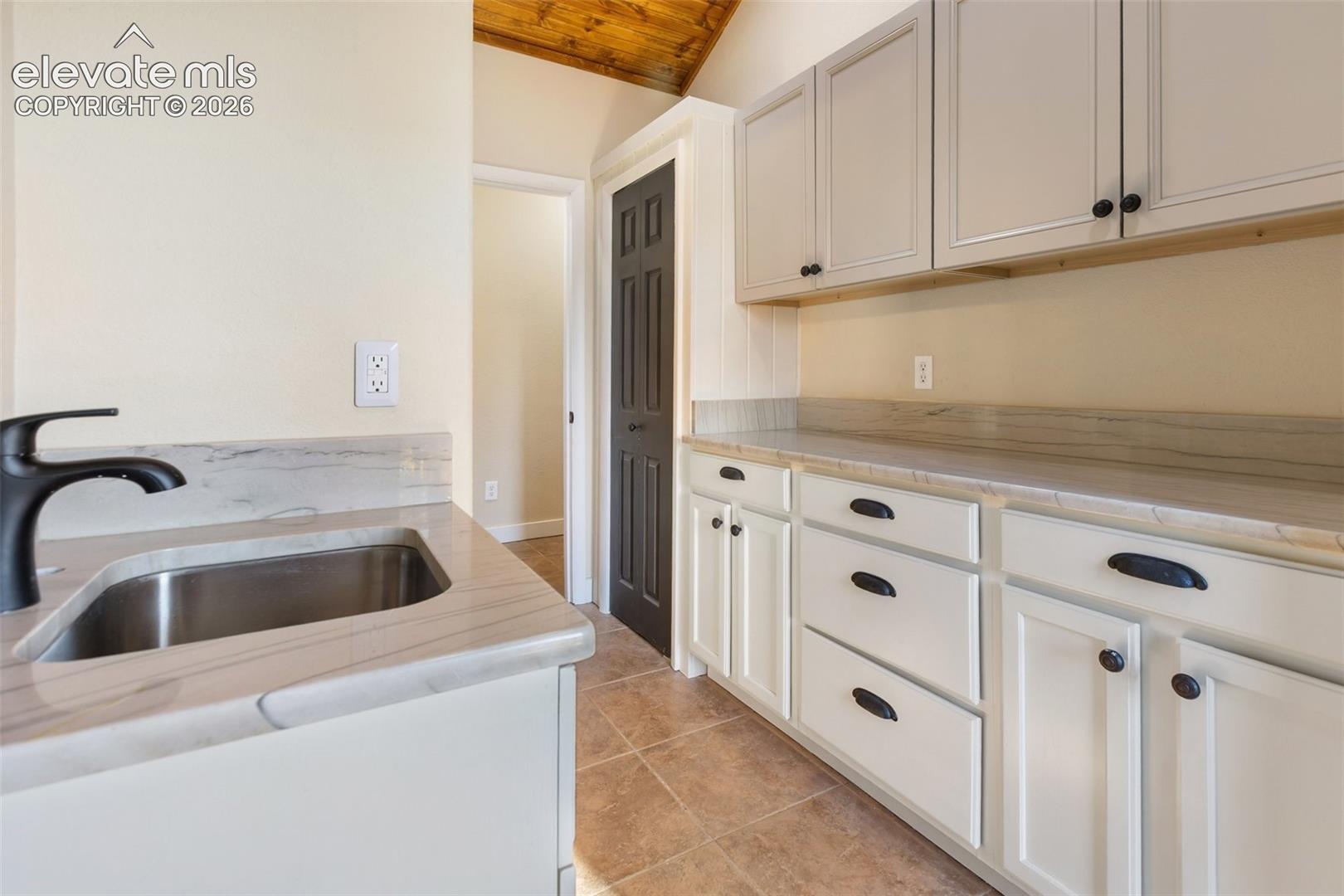 Listing photo 16 for 396 Mohawk Heights