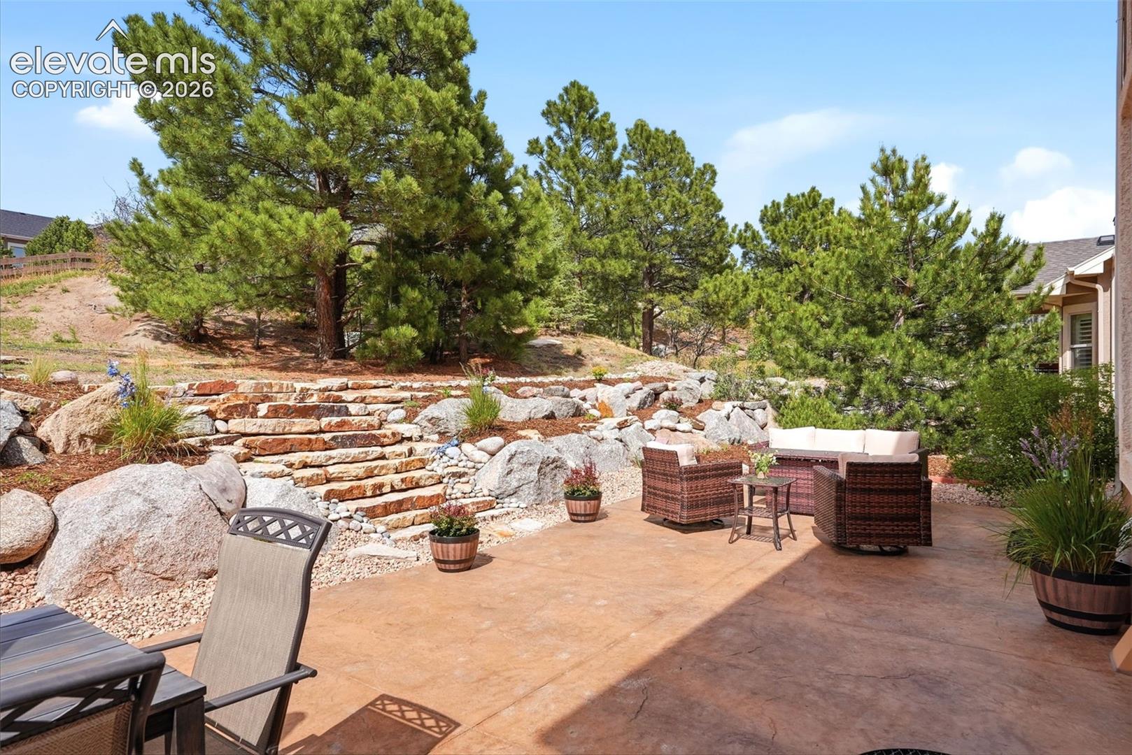 Listing photo 3 for 233 Coyote Willow Drive