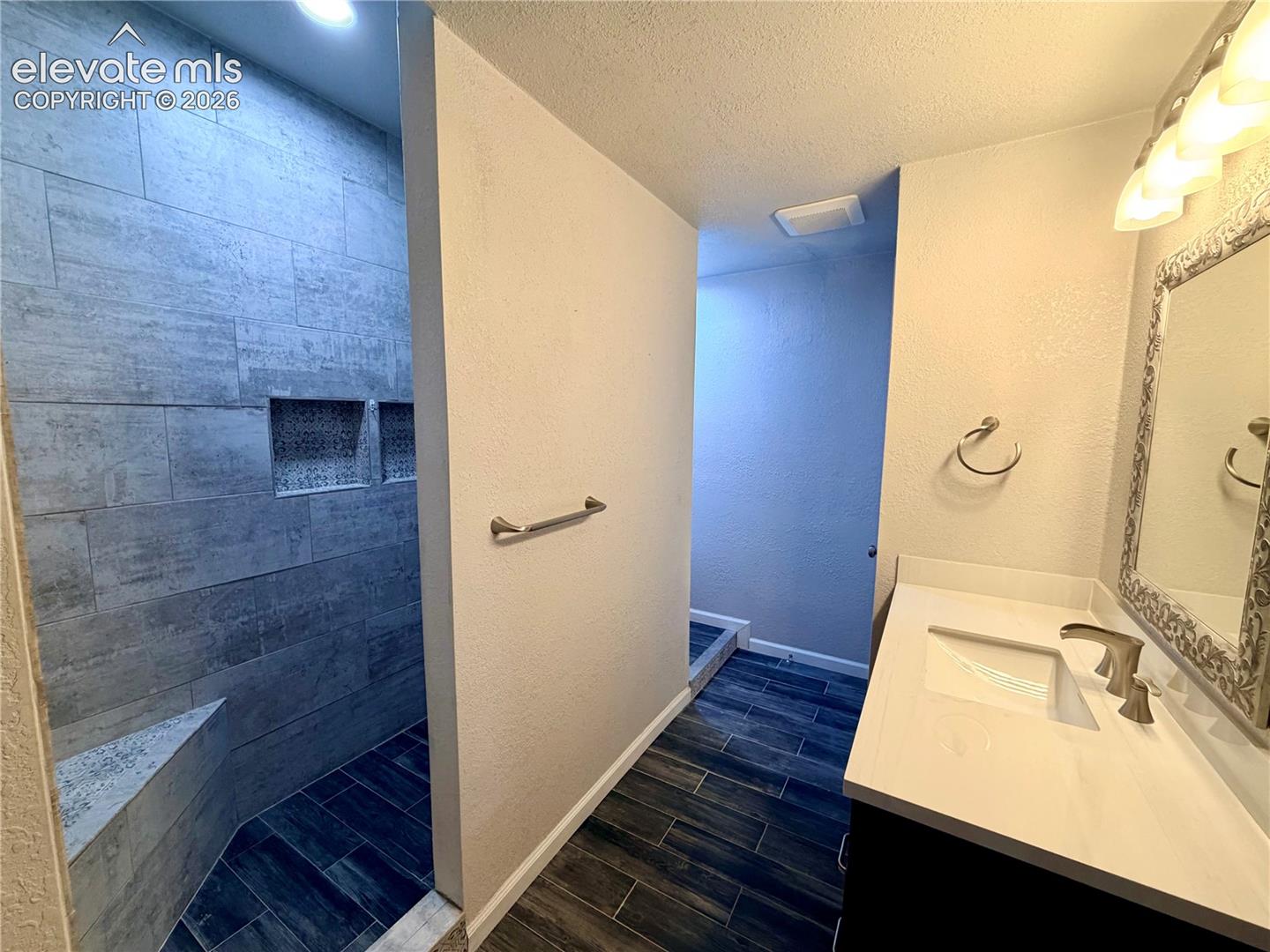 Listing photo 37 for 698 W McCulloch Boulevard