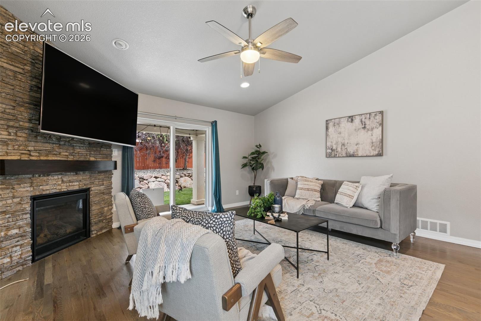 Listing photo 11 for 6840 Mustang Rim Drive