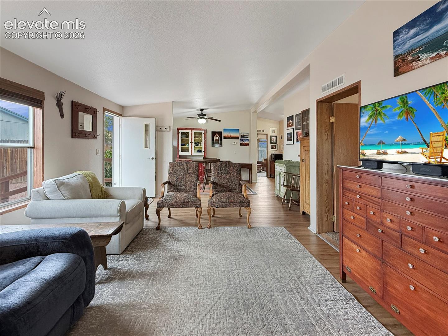 Listing photo 7 for 2620 Lowell Avenue