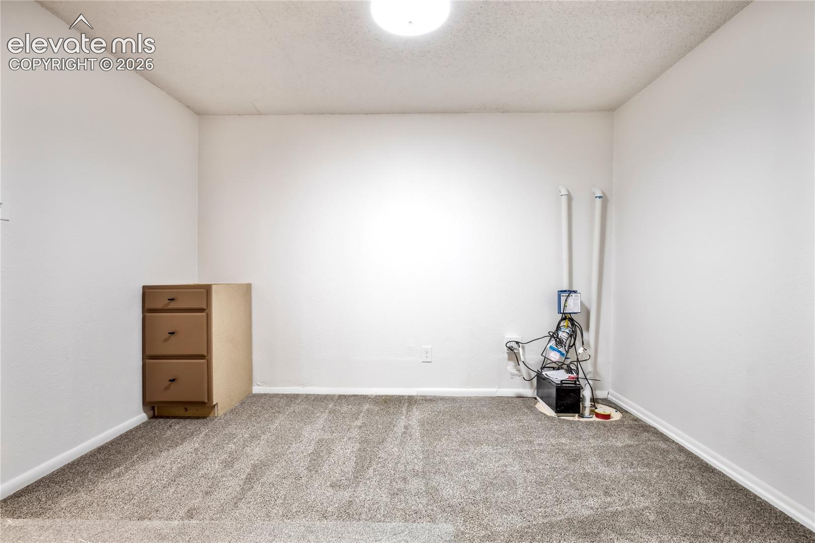 Listing photo 35 for 609 Crestridge Avenue