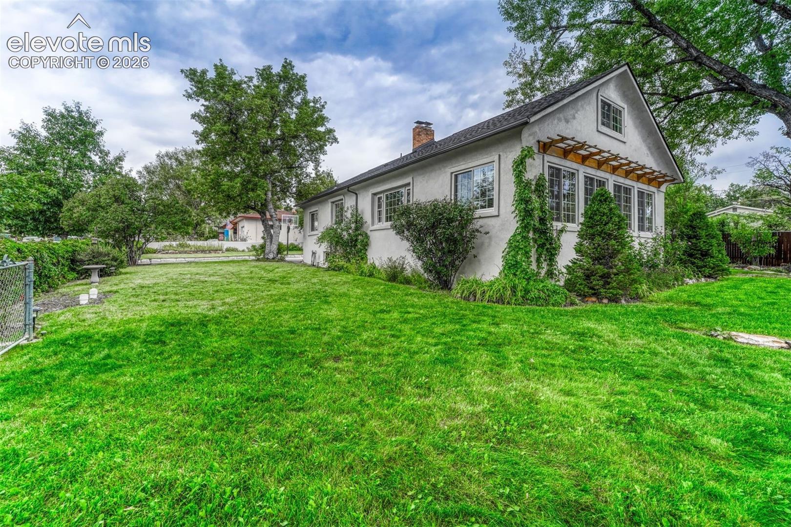 Listing photo 36 for 1900 E San Rafael Street