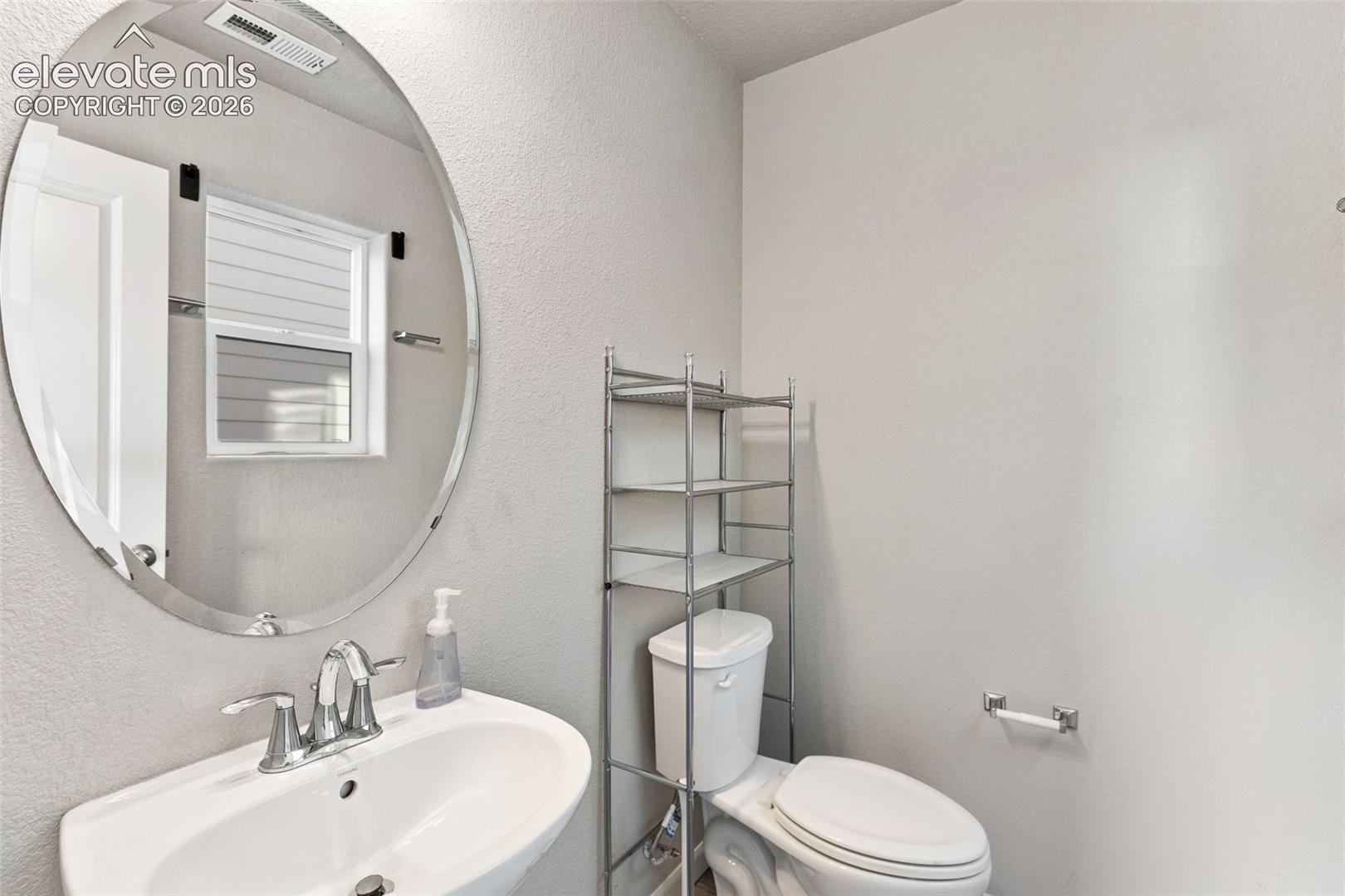 Listing photo 14 for 10621 Castor Drive