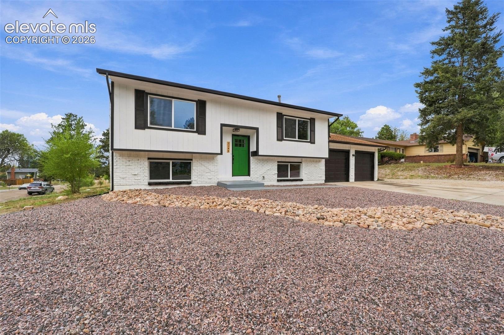 Listing photo 5 for 1144 Kachina Drive