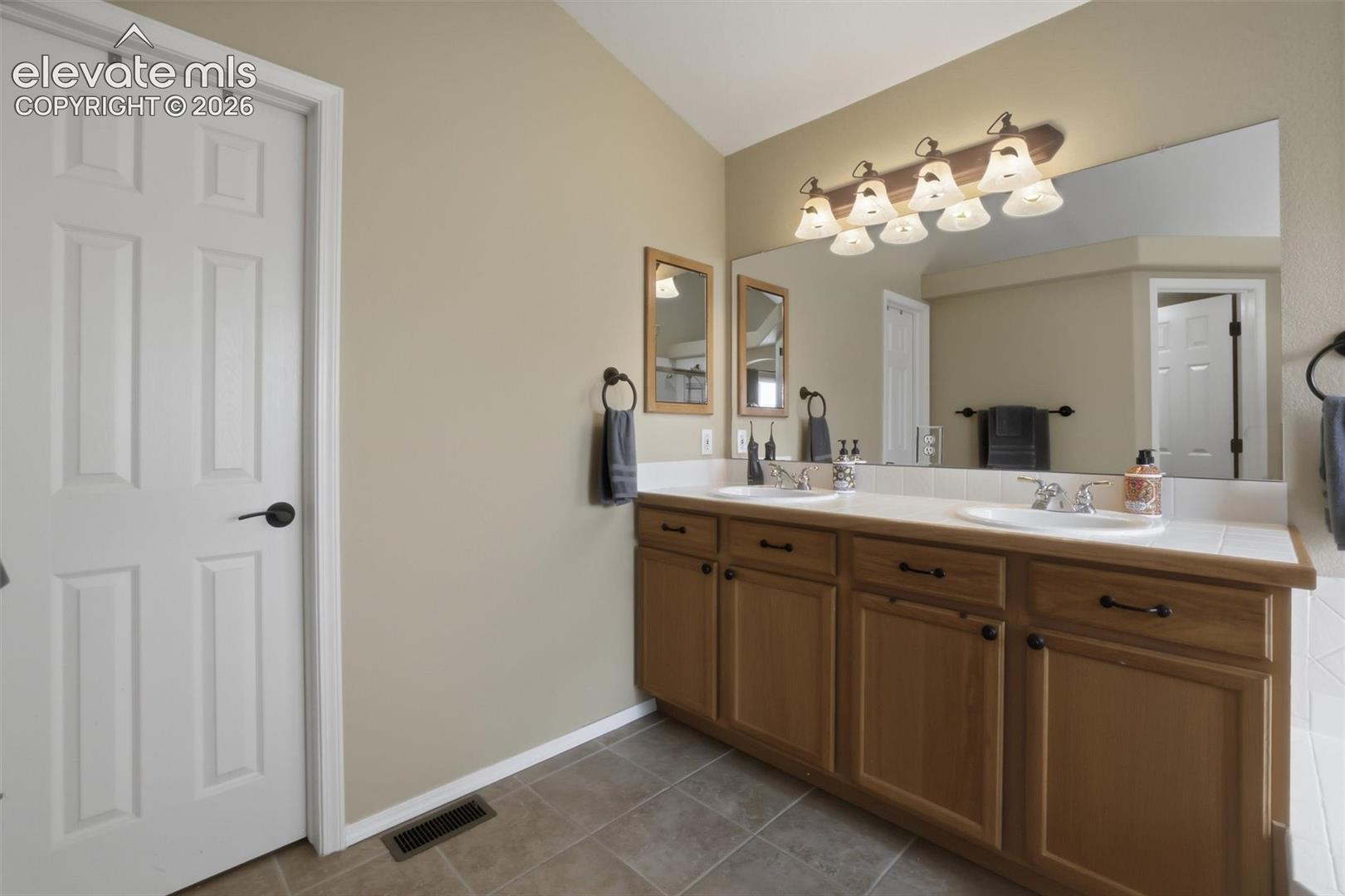 1353 Lookout Springs Drive, photo 31