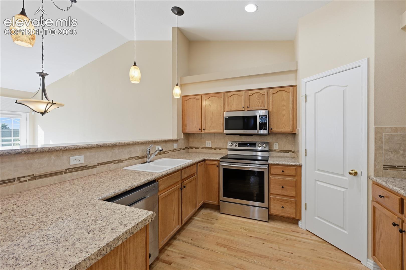 Listing photo 9 for 6639 Range Overlook Heights