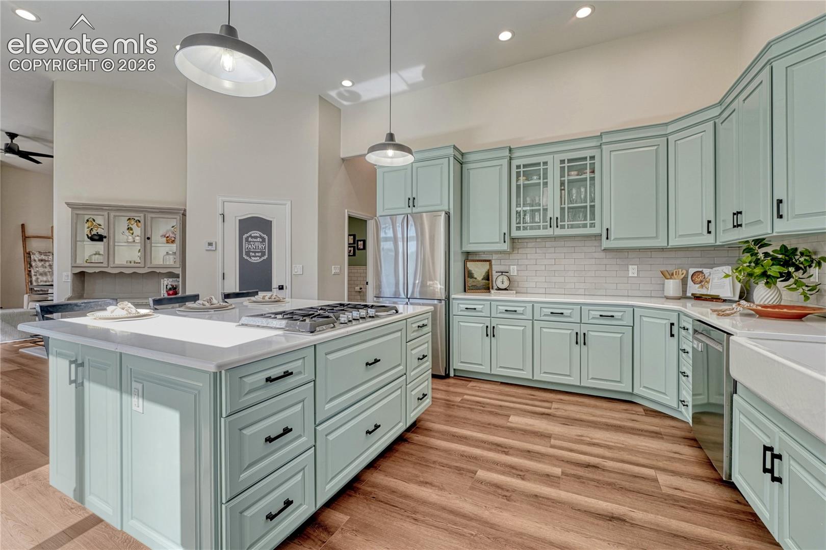 Listing photo 8 for 17180 Colonial Park Drive