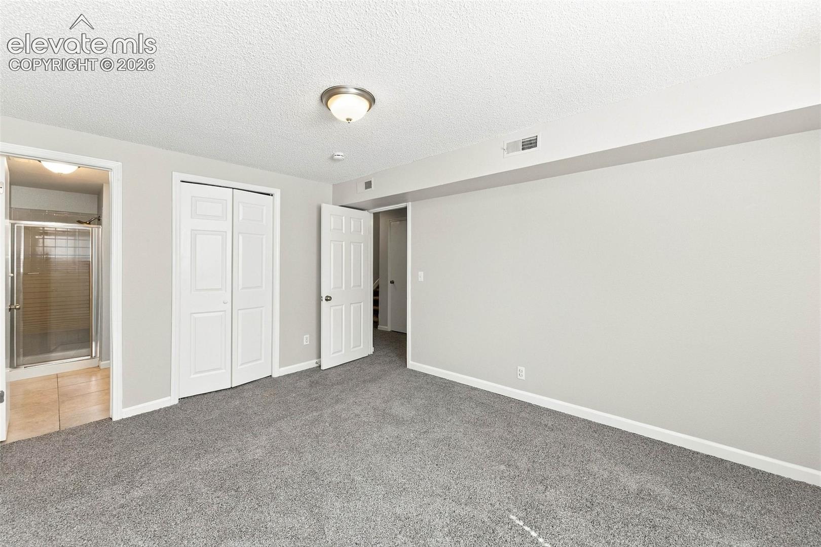 Listing photo 7 for 4937 Dewar Drive