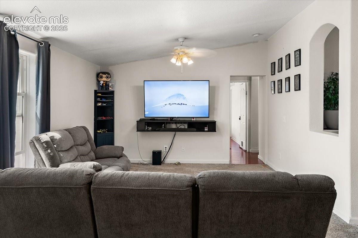 Listing photo 14 for 544 N Raymont Drive