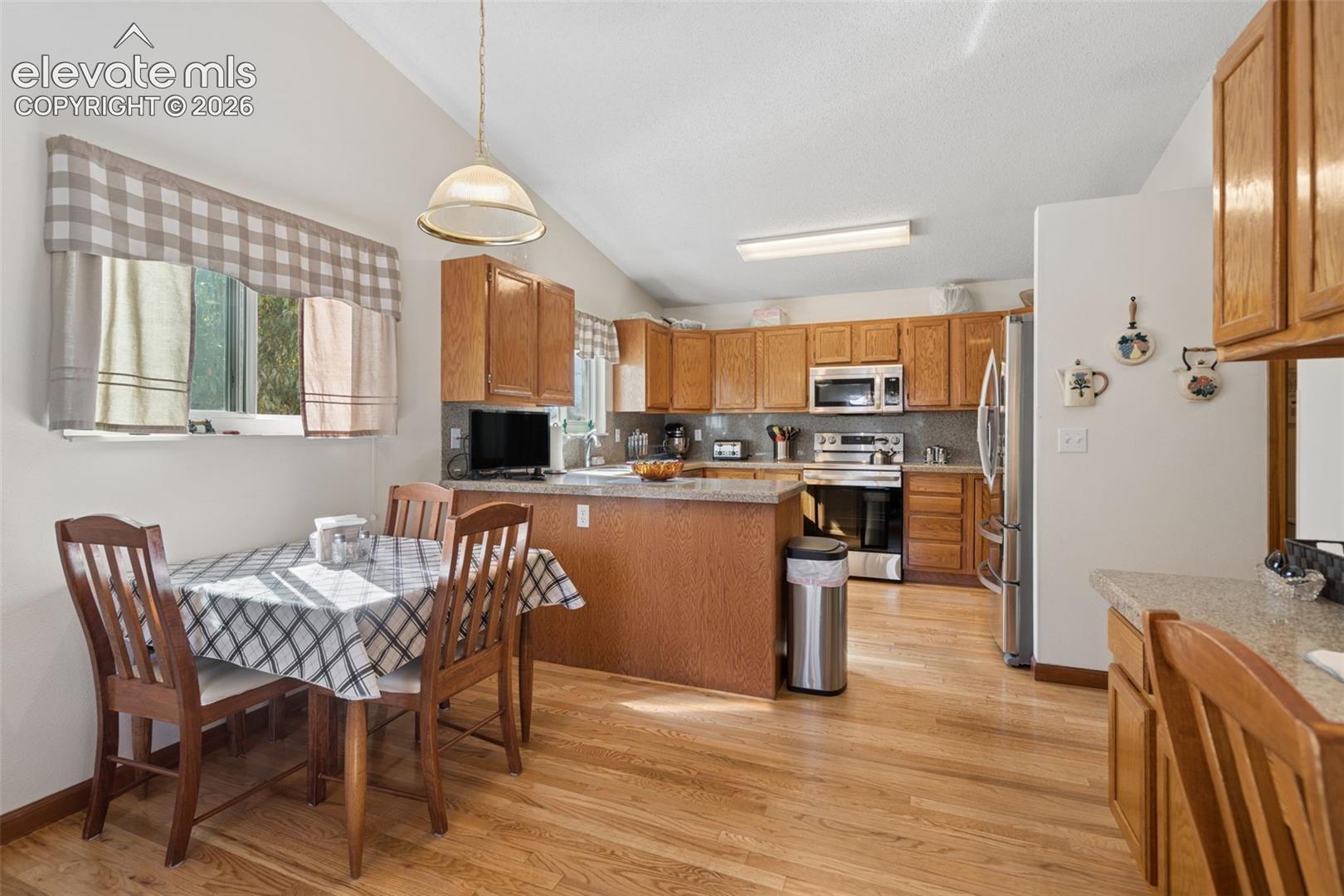 Listing photo 21 for 425 Fleming Street