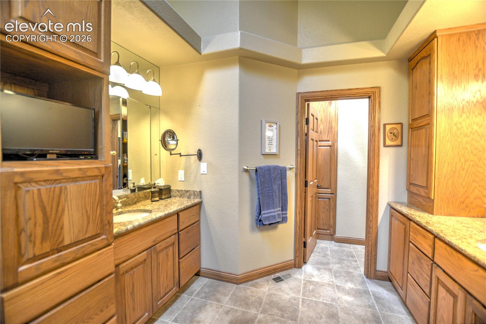 Listing photo 24 for 19315 Bardsley Place