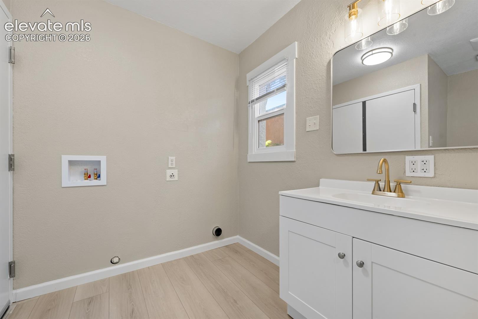 Listing photo 14 for 2102 W 29th Street