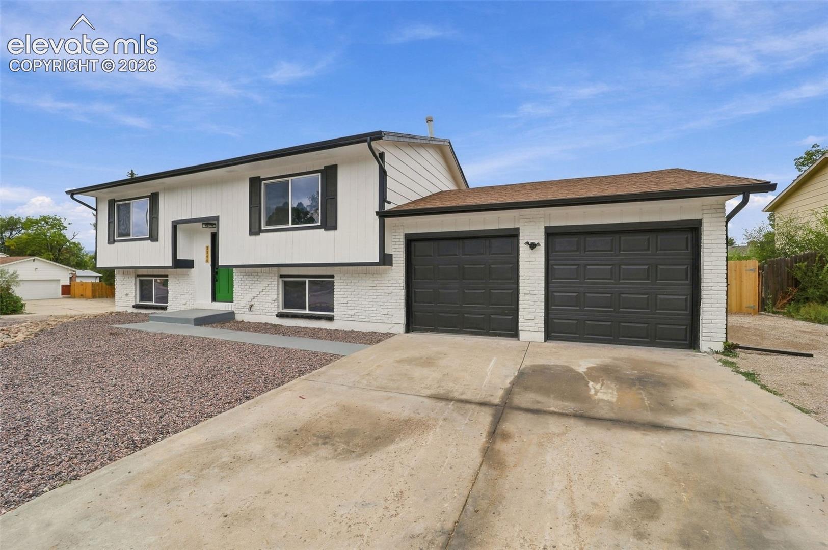 Listing photo 4 for 1144 Kachina Drive