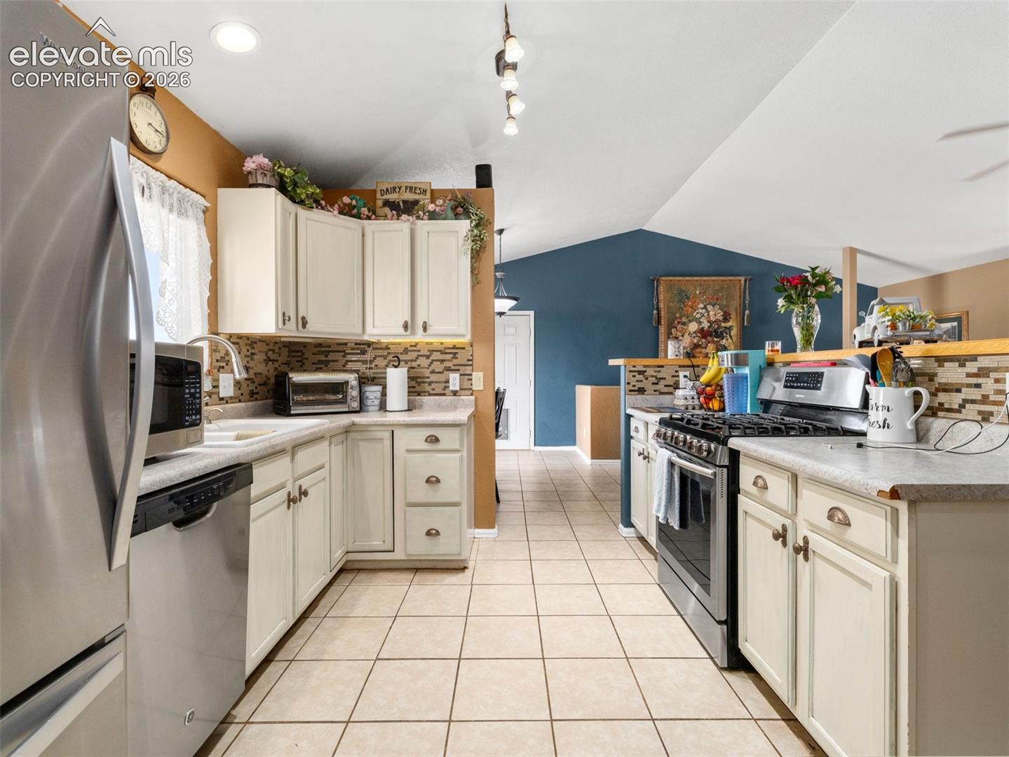Listing photo 9 for 675 E McClave Drive