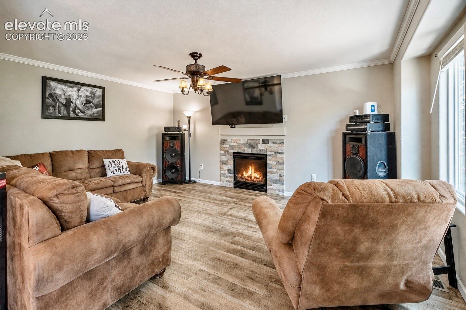 Listing photo 5 for 1395 Legend Oak Drive
