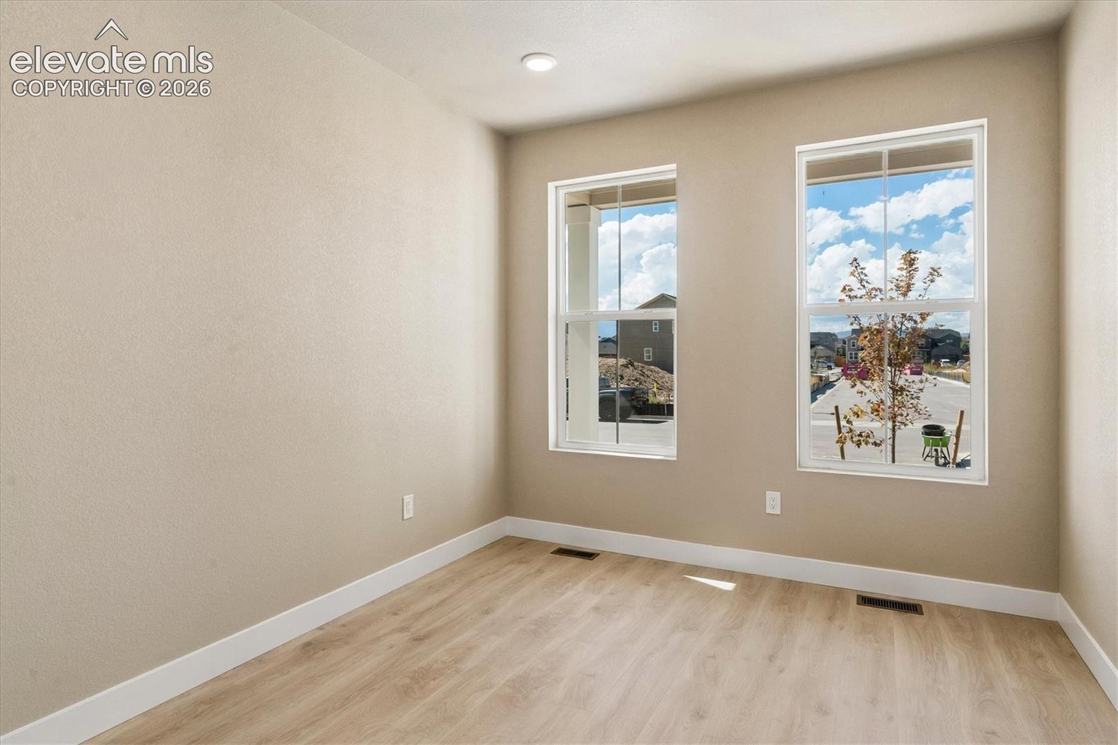 Listing photo 2 for 7899 Grey Bark Way