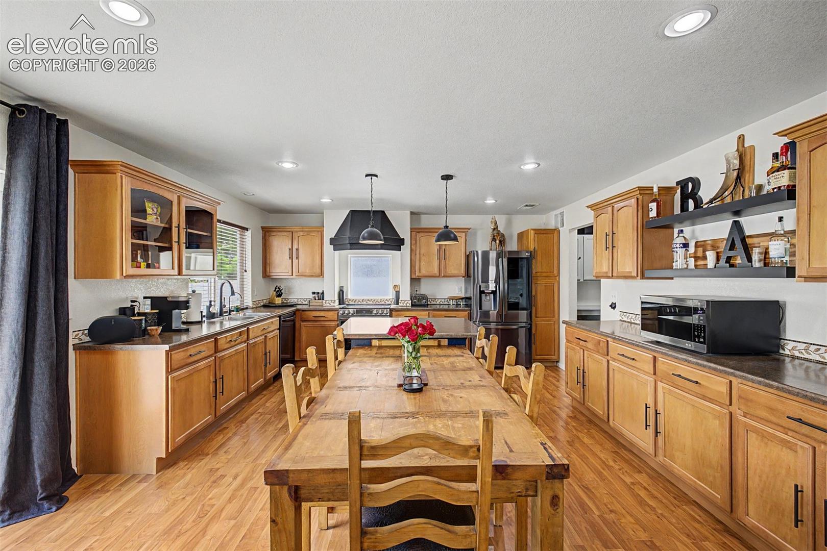 Listing photo 11 for 7716 Candlelight Lane