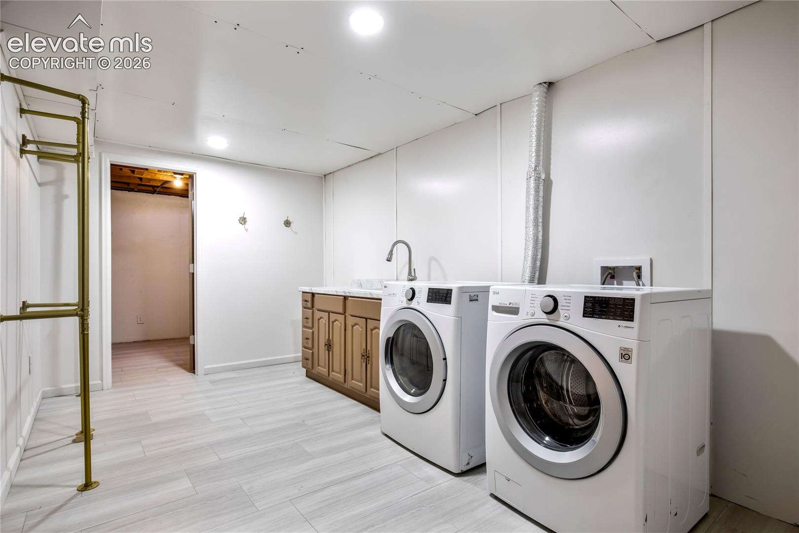 Listing photo 36 for 609 Crestridge Avenue
