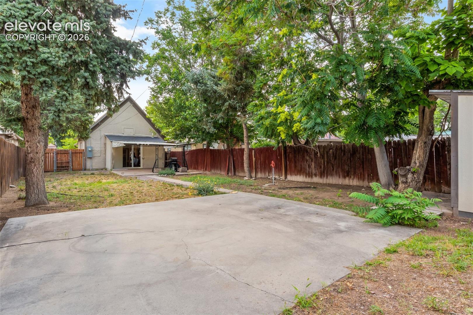 Listing photo 24 for 1418 Spruce Street