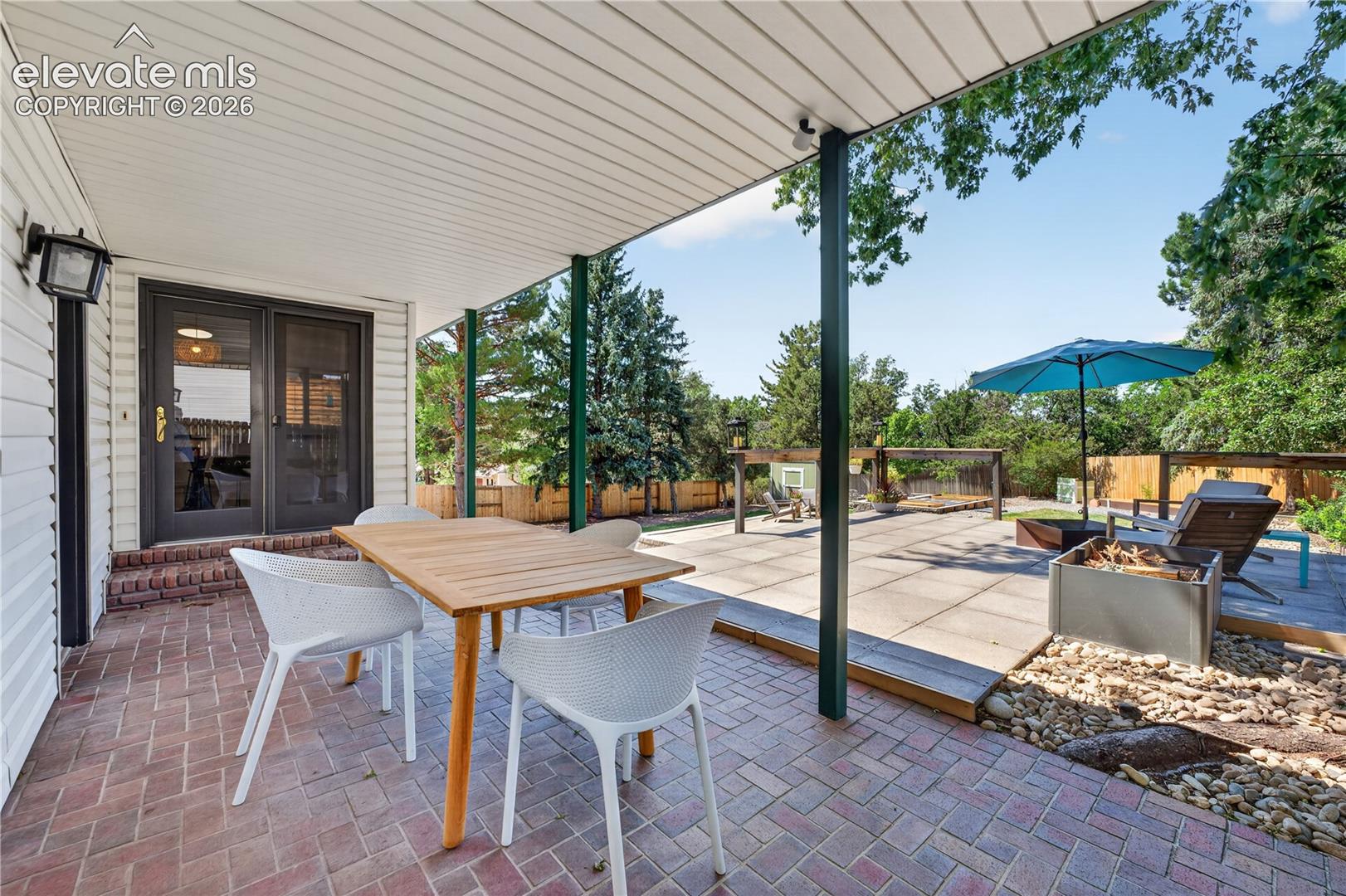 Listing photo 31 for 369 Burgess Drive