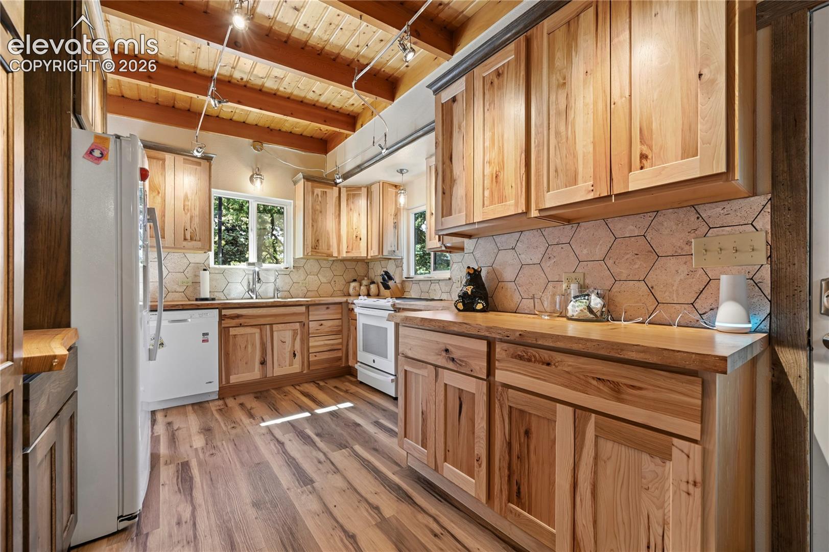 Listing photo 6 for 4455 Heizer Street
