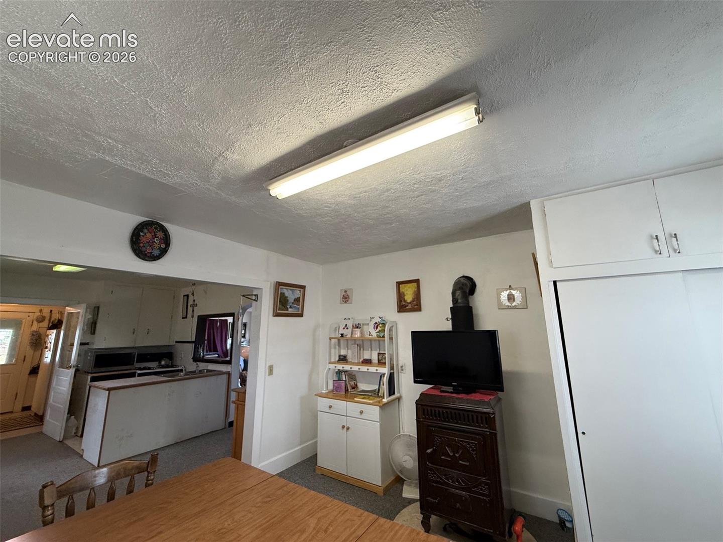 Listing photo 5 for 21064 Kelly Street