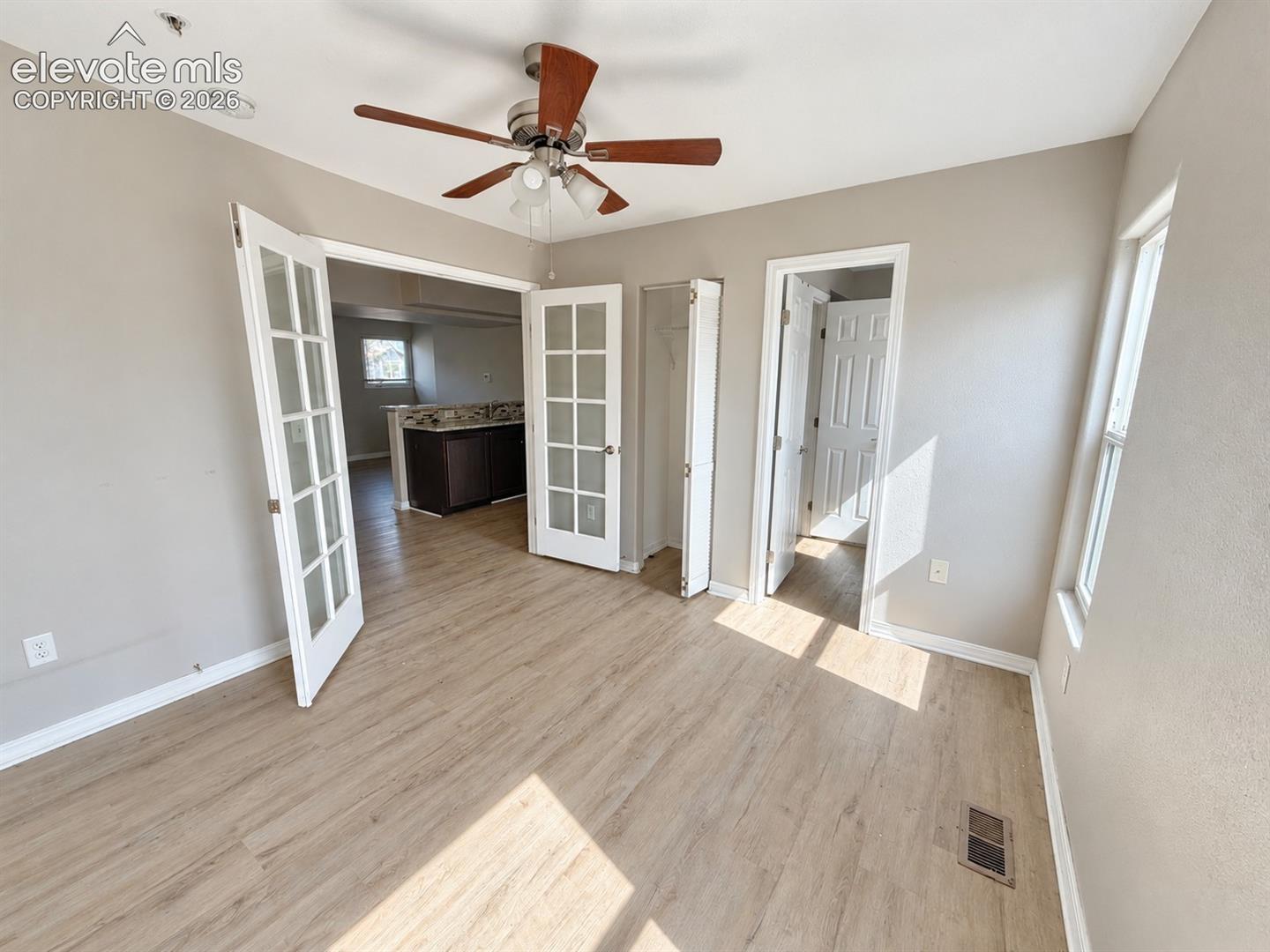Listing photo 10 for 320 E Ohio Avenue