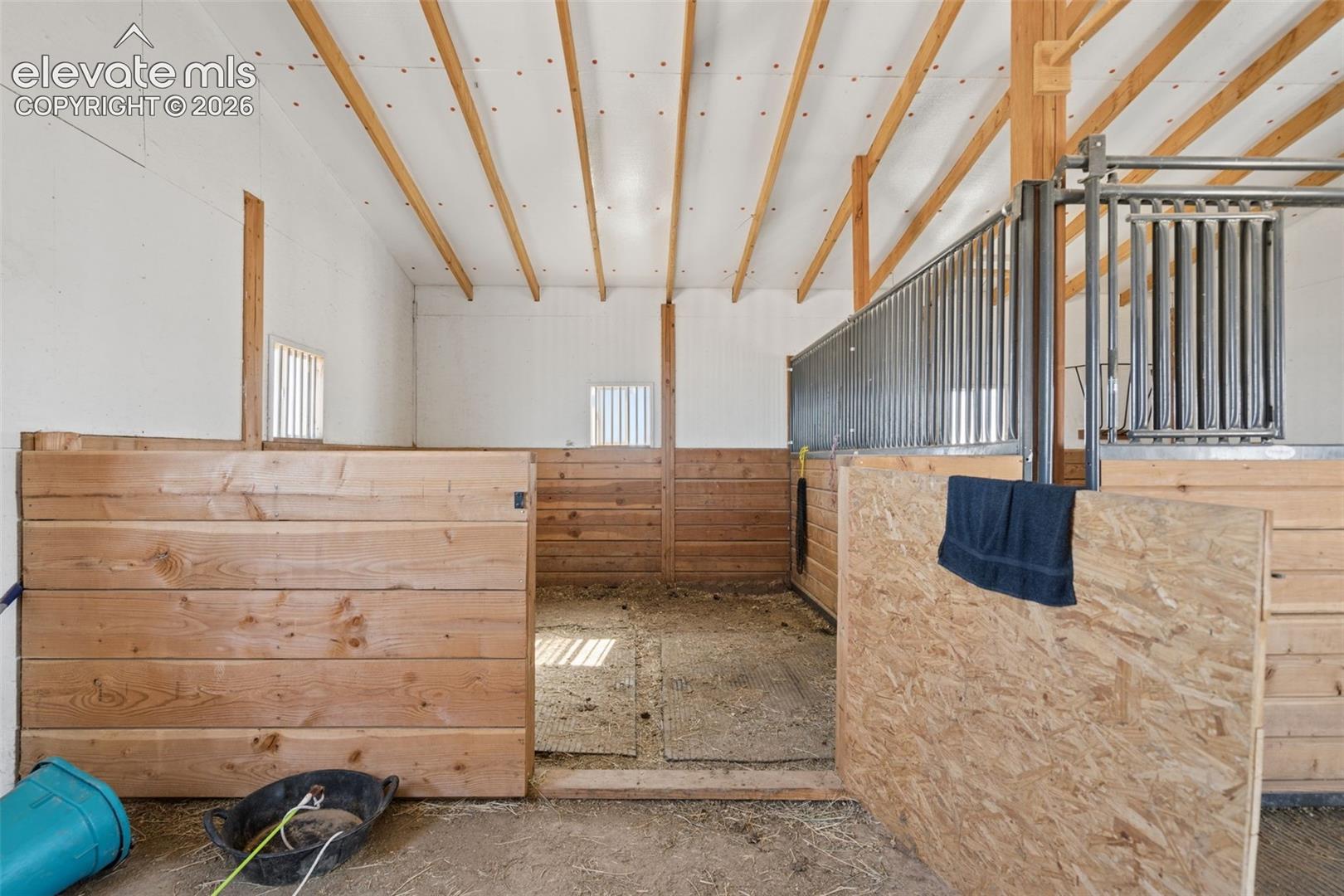Listing photo 5 for 28230 Washington Road