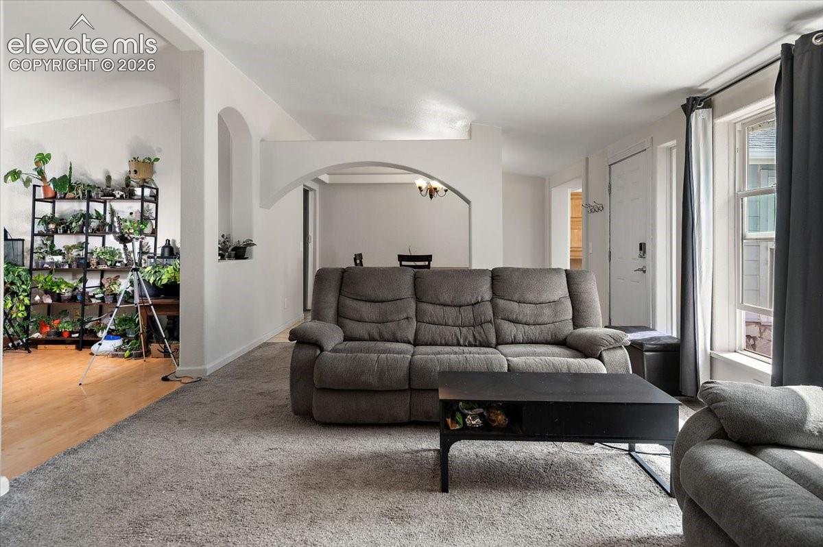 Listing photo 17 for 544 N Raymont Drive