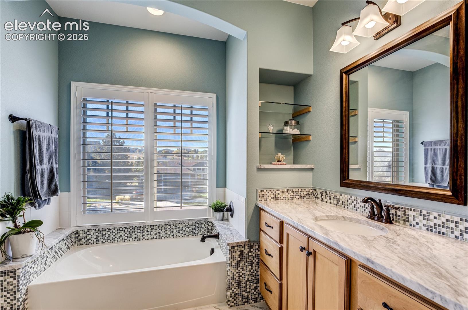 Listing photo 31 for 12427 Creekhurst Drive
