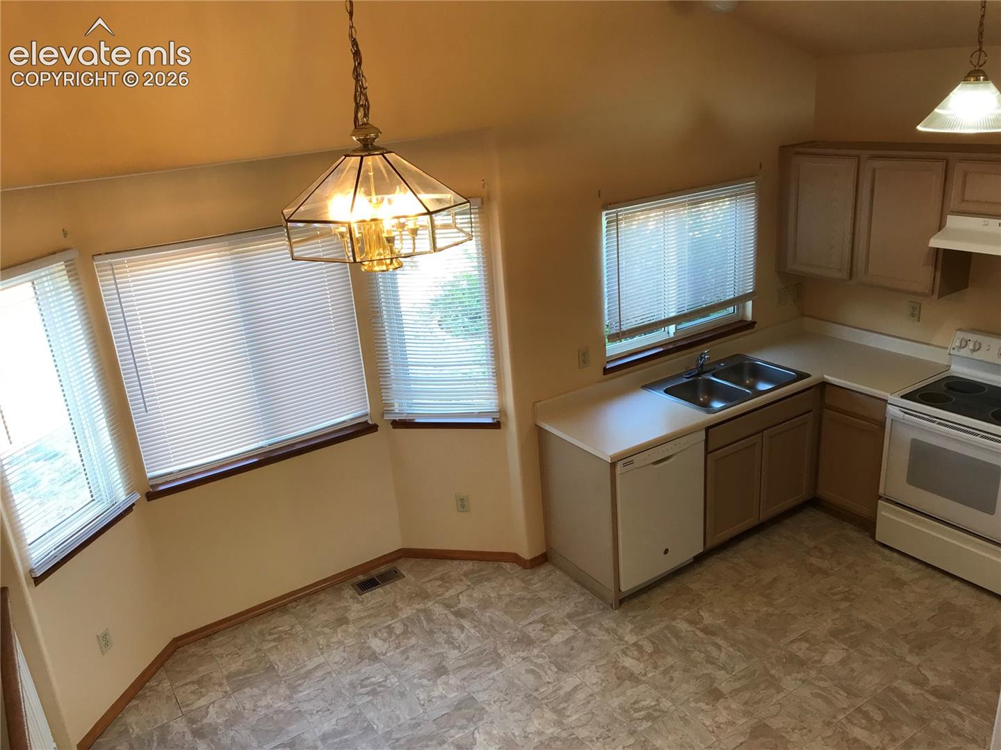 Listing photo 3 for 759 Descendant Drive