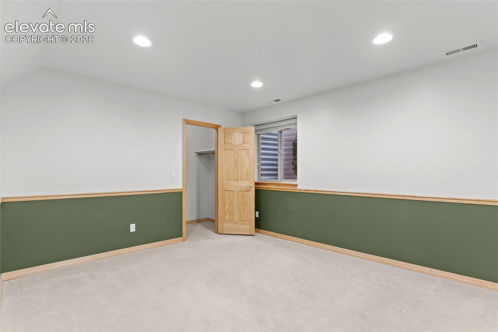 Listing photo 25 for 1215 Karen Lane
