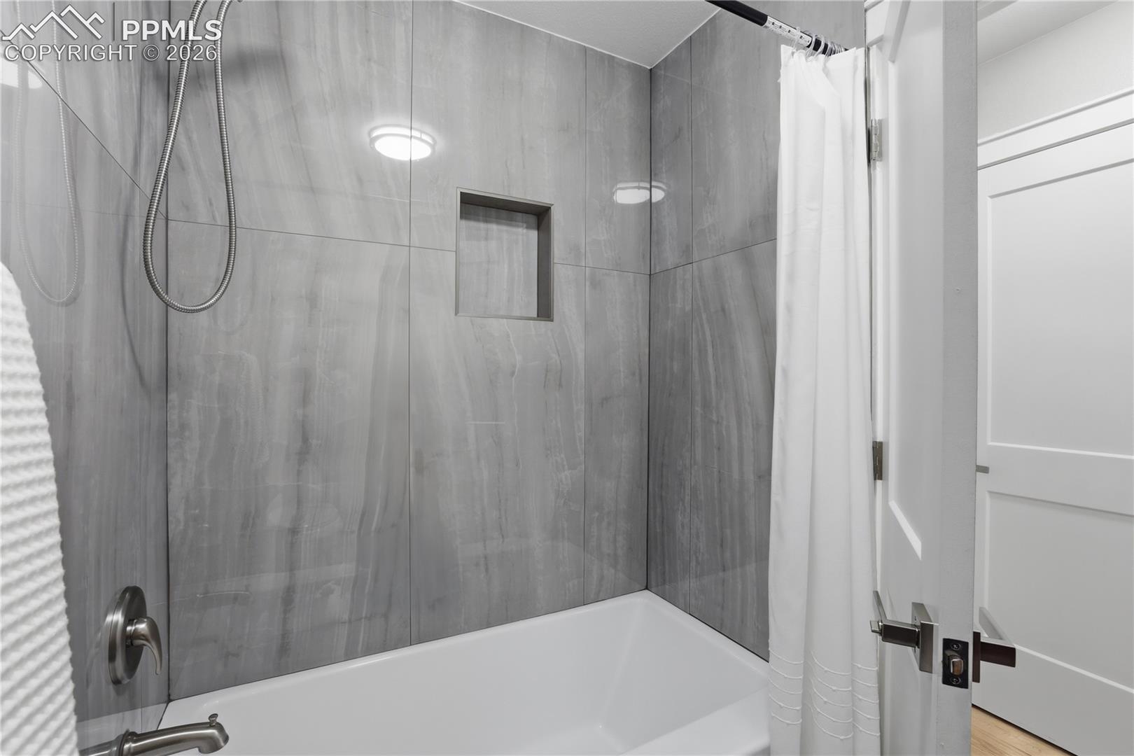 Listing photo 19 for 307 S Evergreen Street