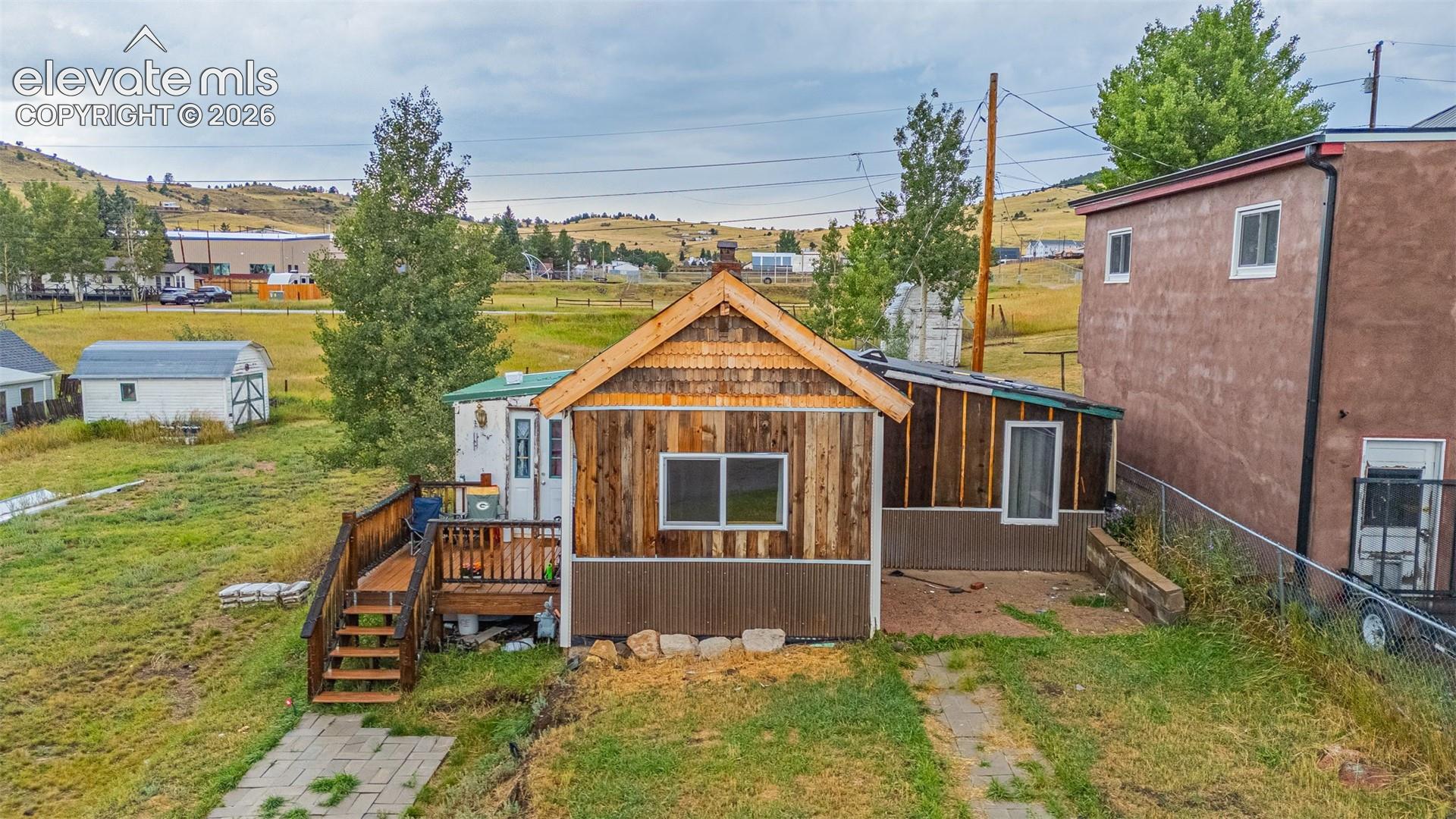 Listing photo 2 for 207 W Eaton Avenue