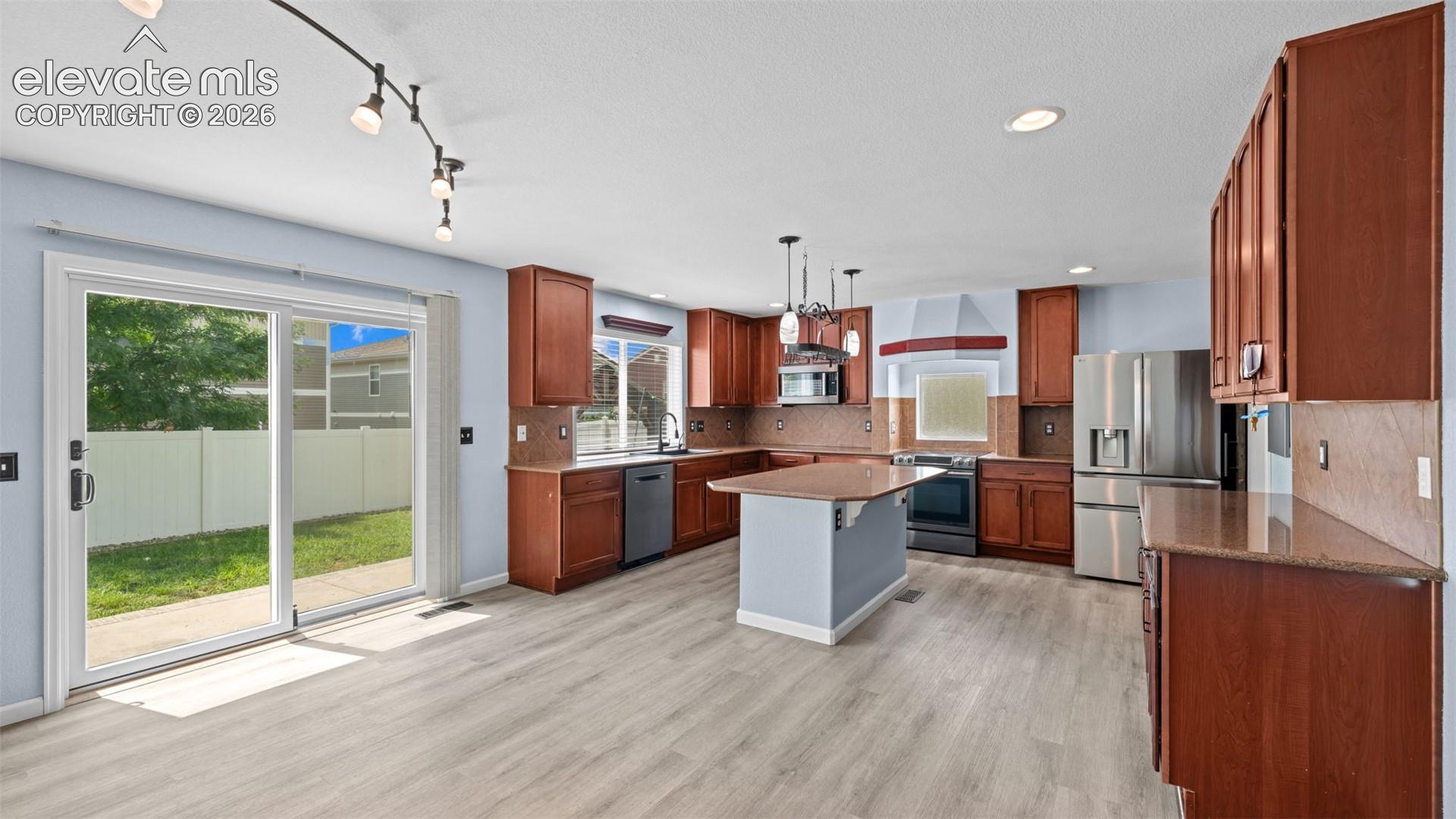 Listing photo 14 for 7915 Bonfire Trail