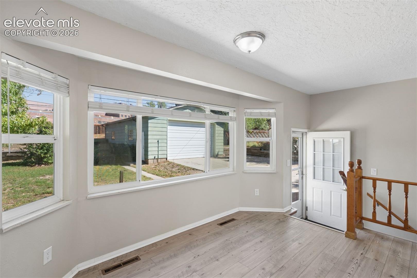 Listing photo 14 for 408 Elmwood Drive