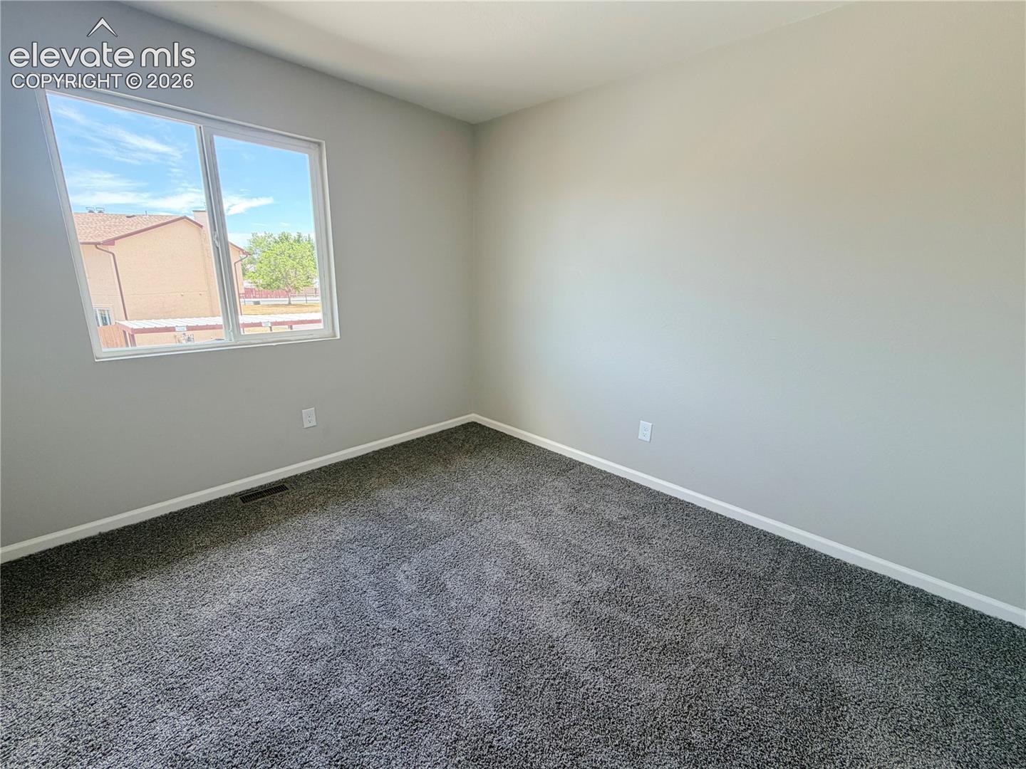 Listing photo 15 for 3075 Starlight Circle