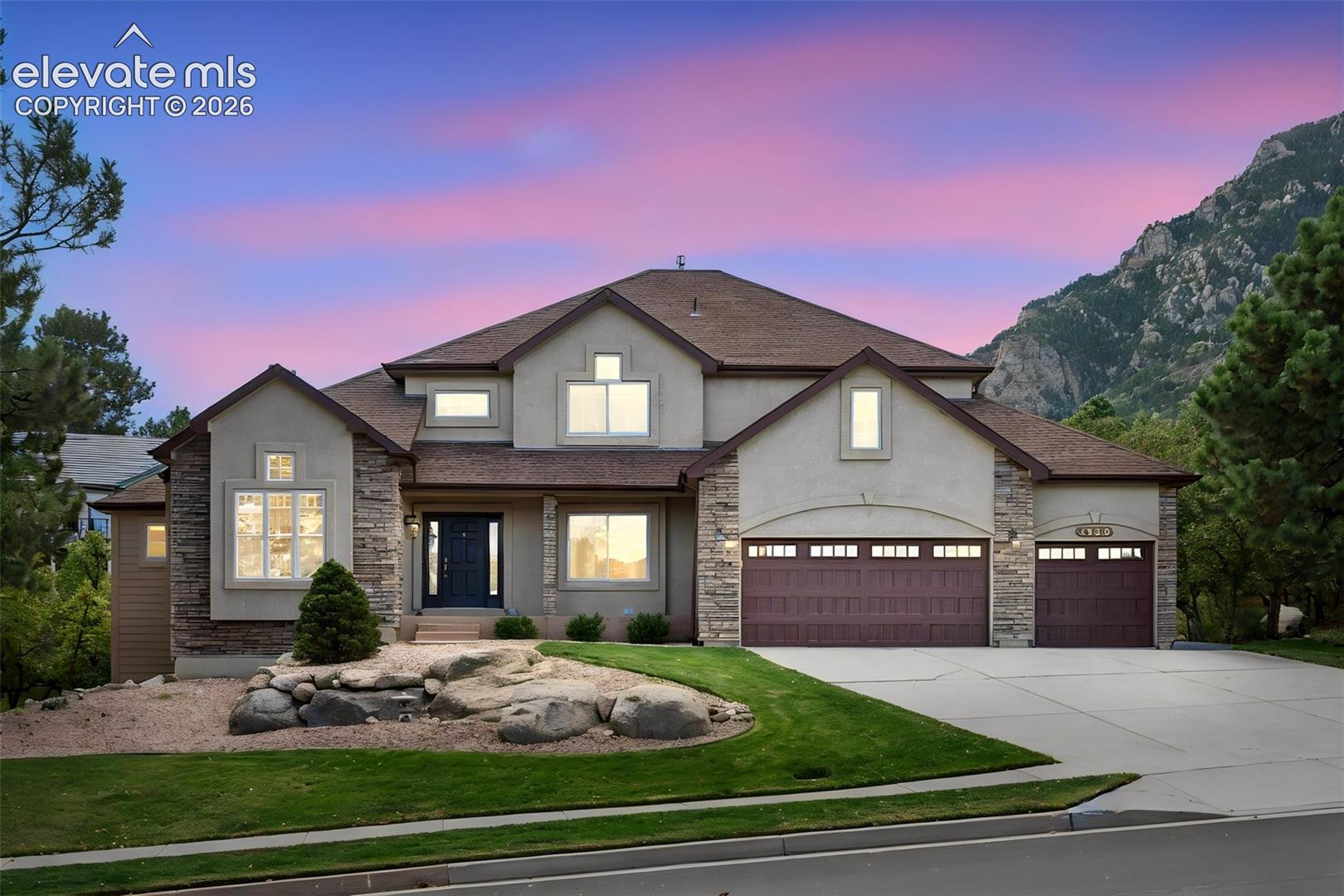 Listing photo 2 for 5830 Broadmoor Bluffs Drive