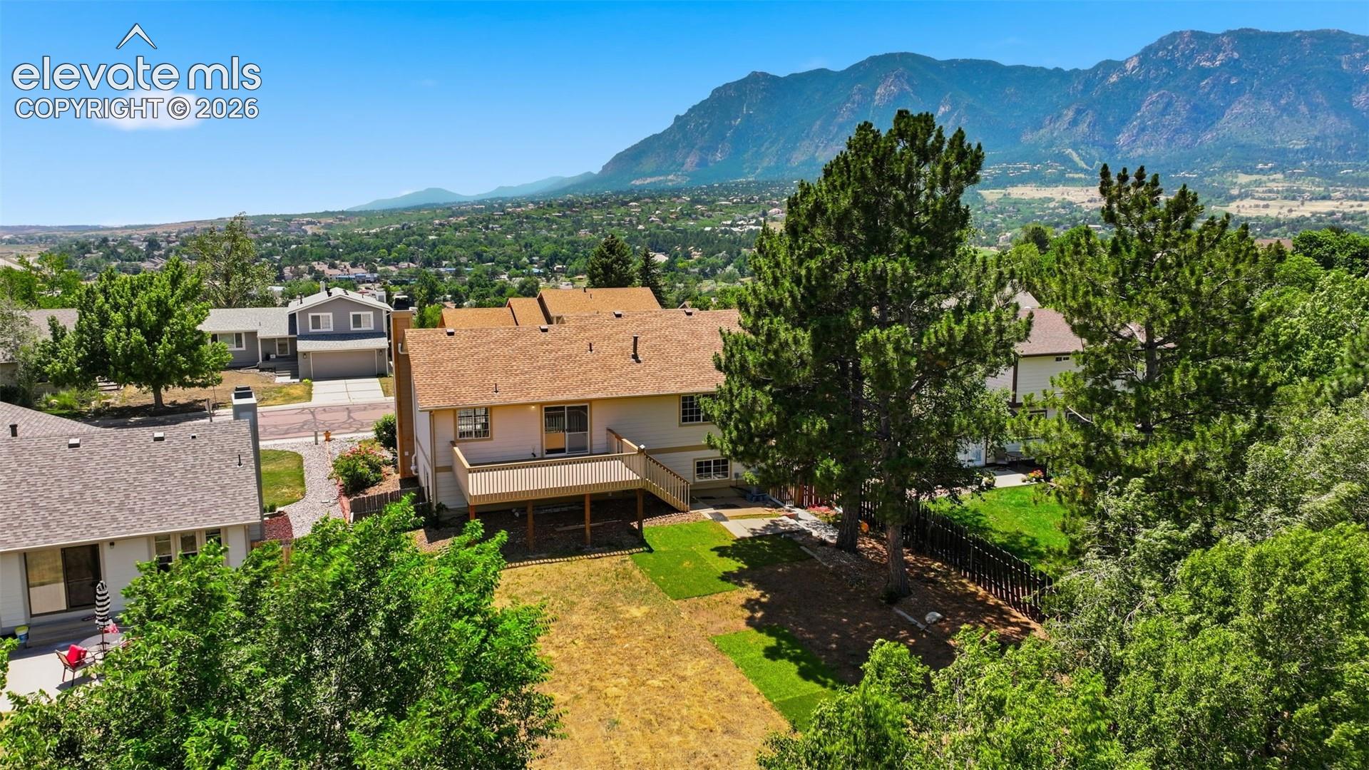 Listing photo 4 for 780 Bayfield Drive