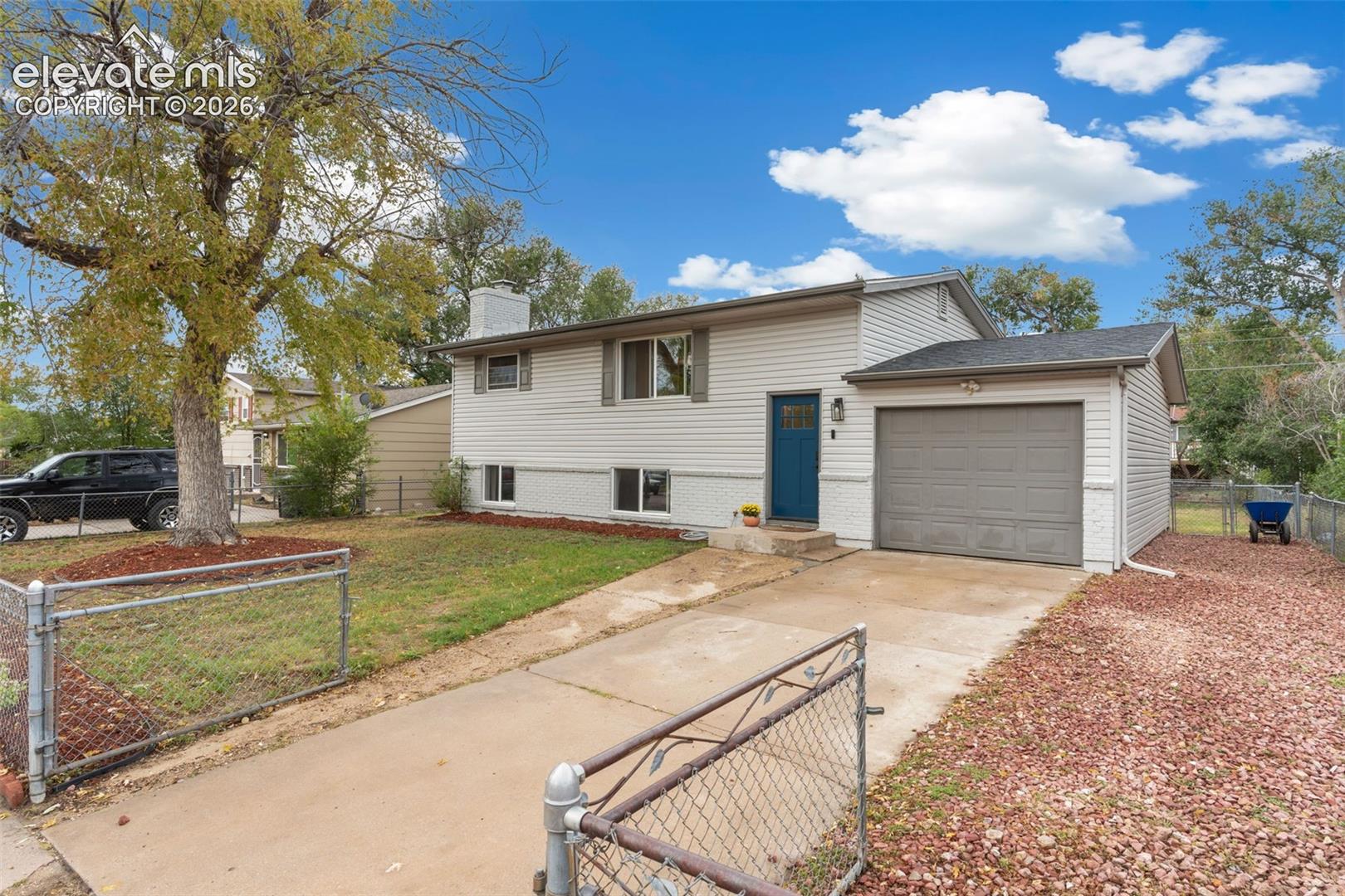 Listing photo 3 for 1596 Prado Drive