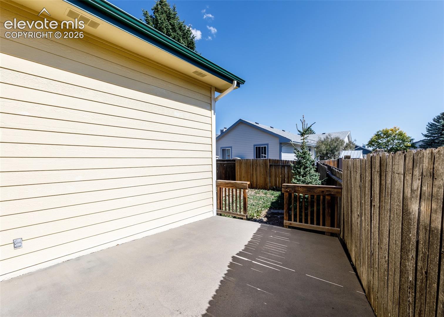 Listing photo 22 for 8161 Scarborough Drive