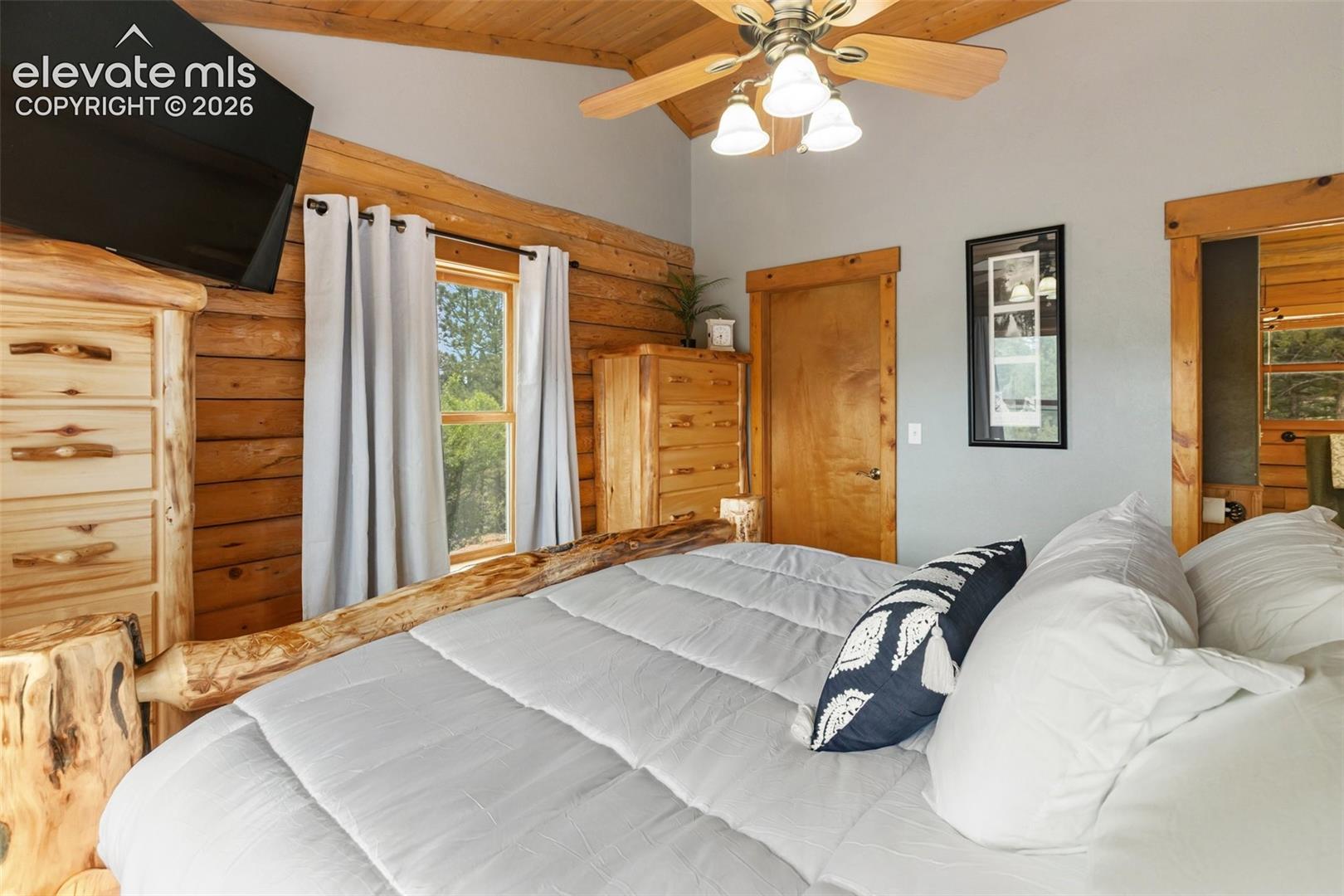 Listing photo 26 for 918 Douglas Fir Drive