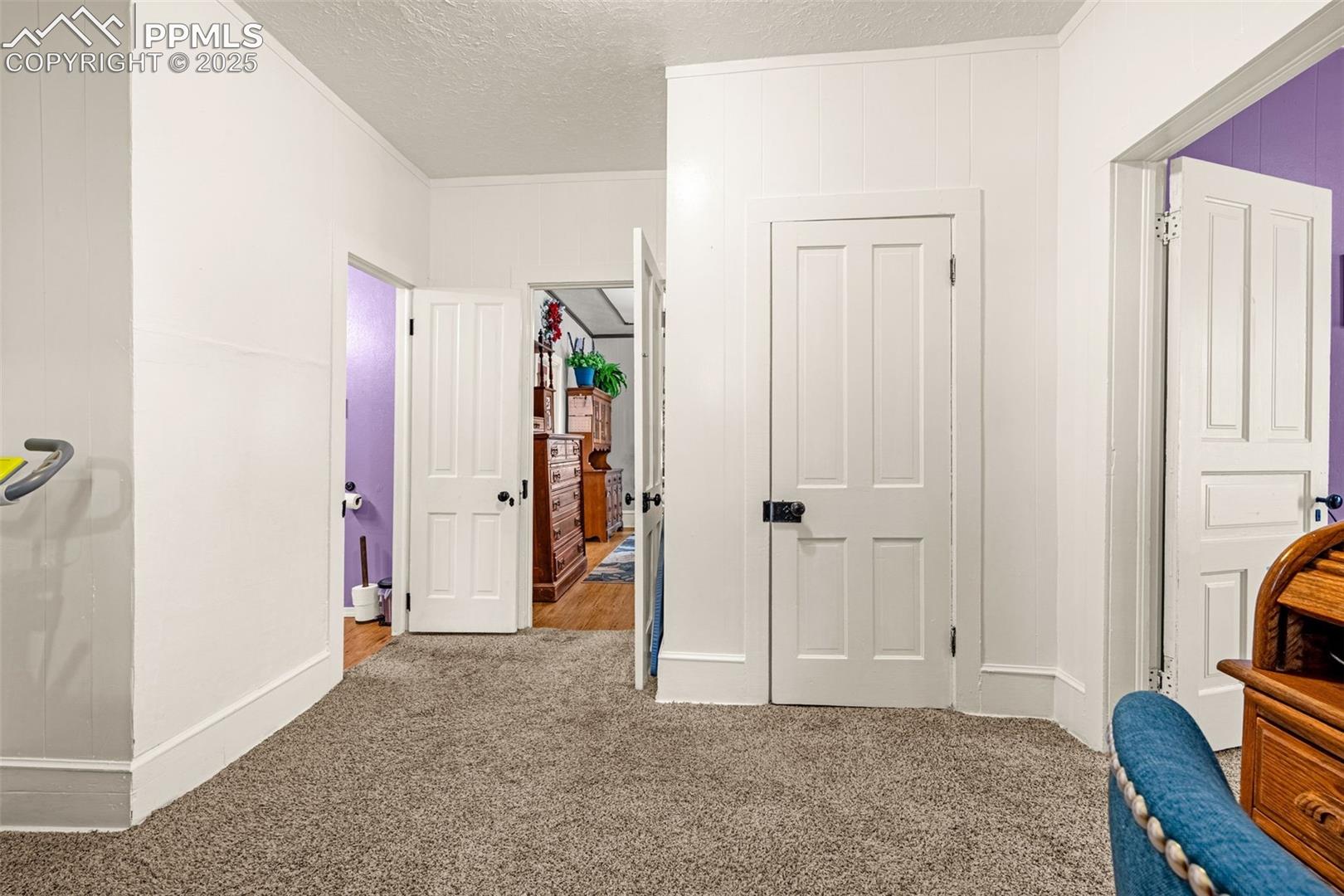 Listing photo 19 for 137 W Eaton Avenue