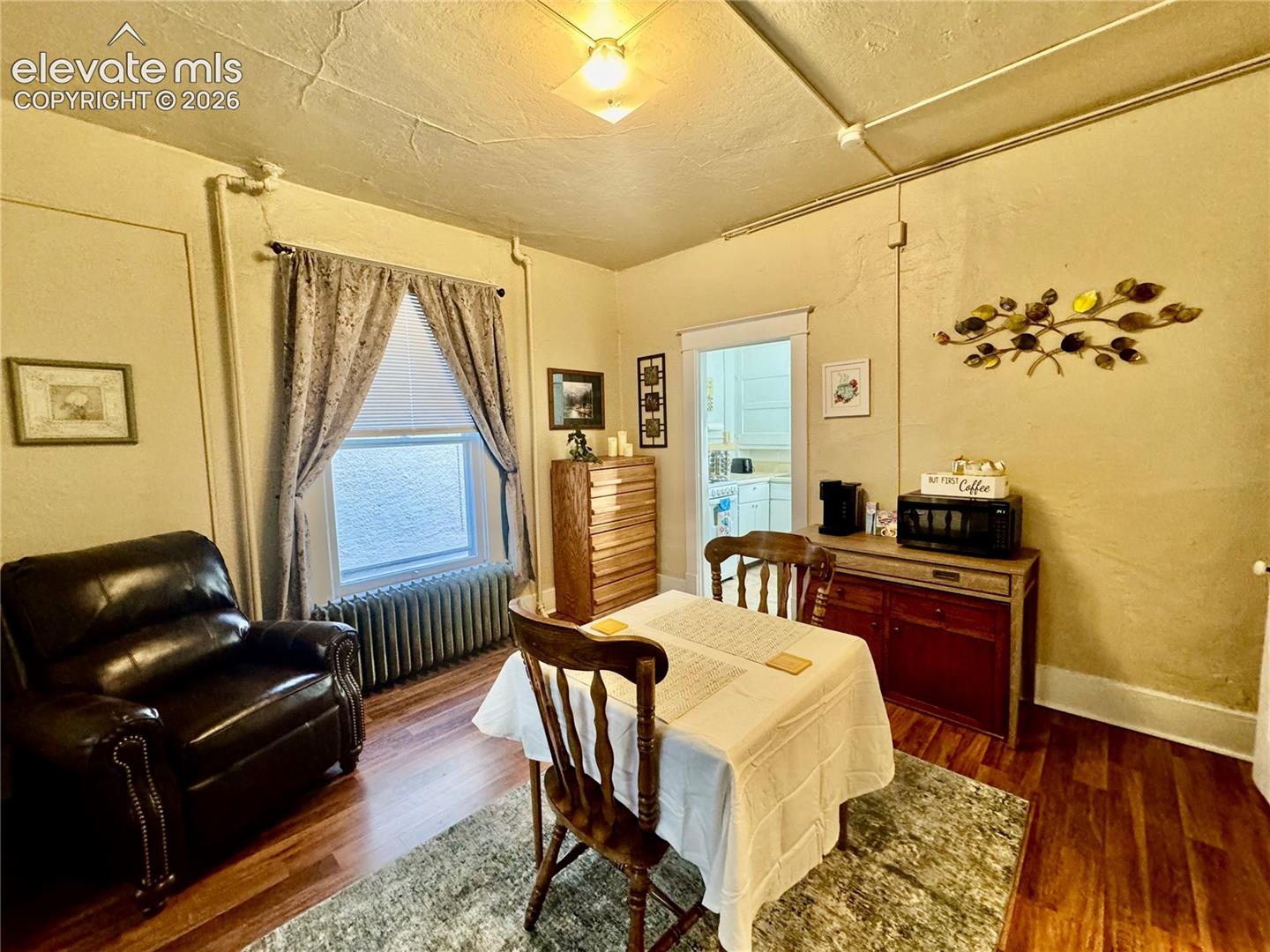 Listing photo 3 for 204 W 15th Street