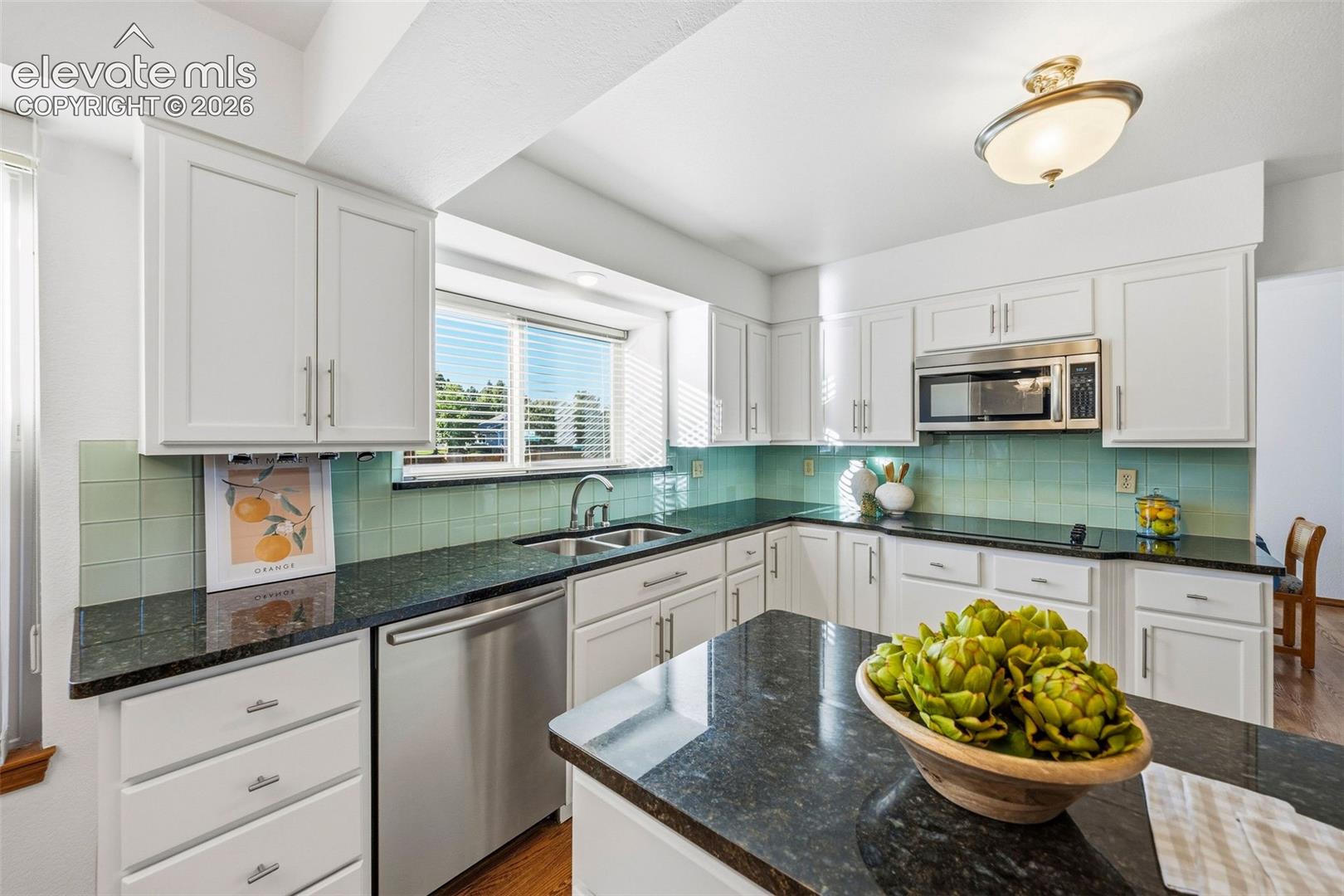 Listing photo 17 for 6120 Moorfield Avenue
