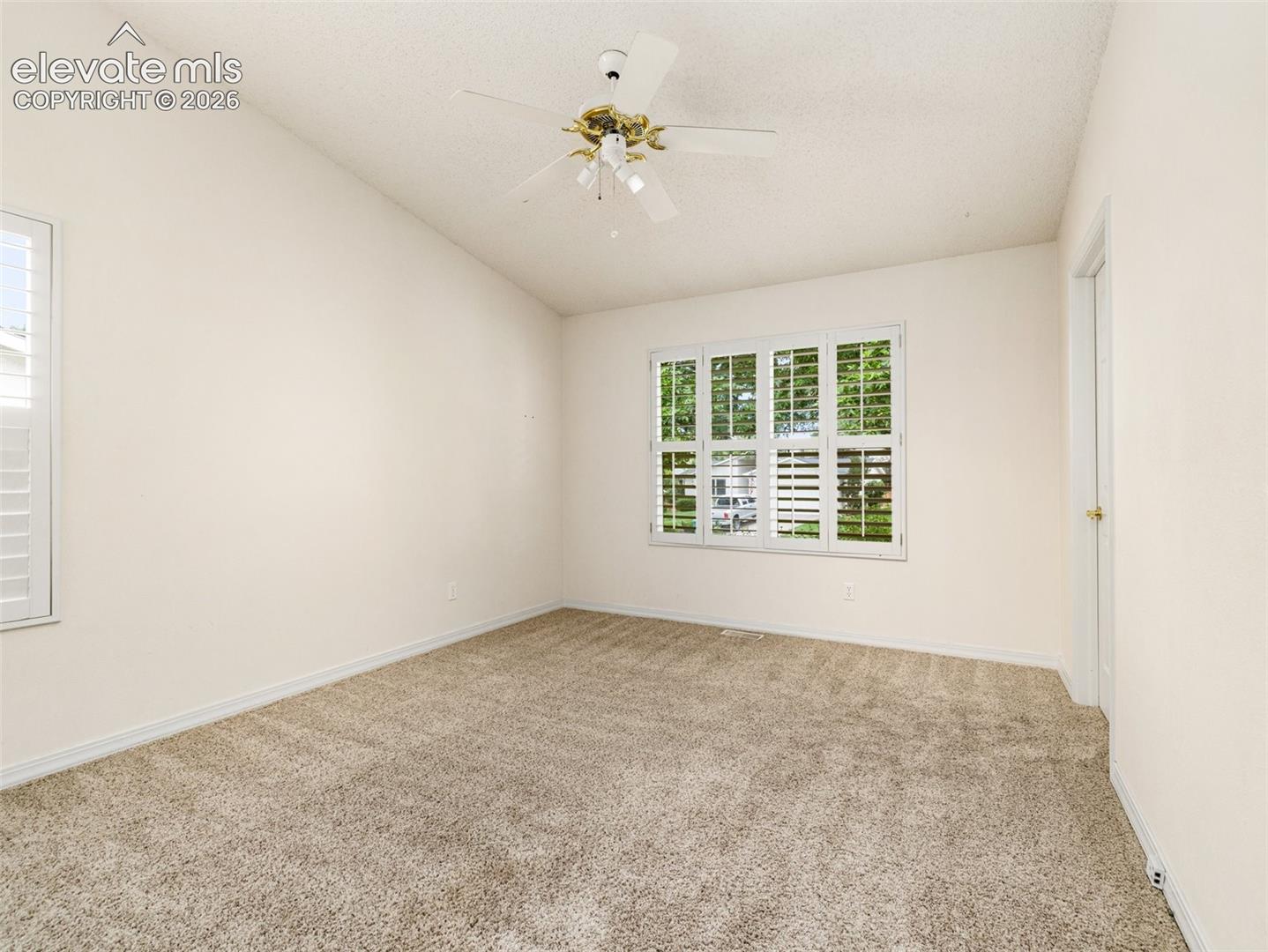 Listing photo 19 for 10 Brave Eagle Court